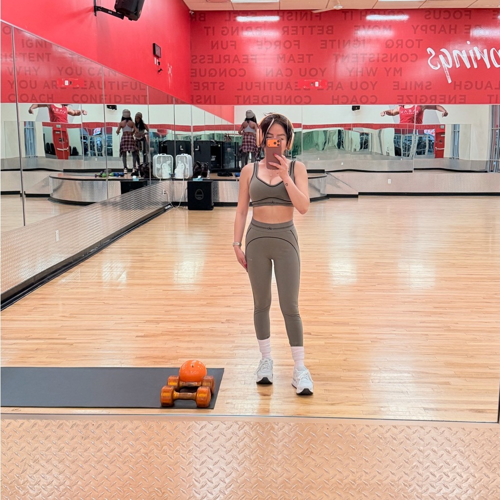 Meet your Posher, Melanie